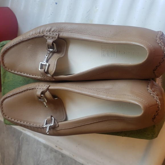 Gucci Shoe - Picture 3 of 5